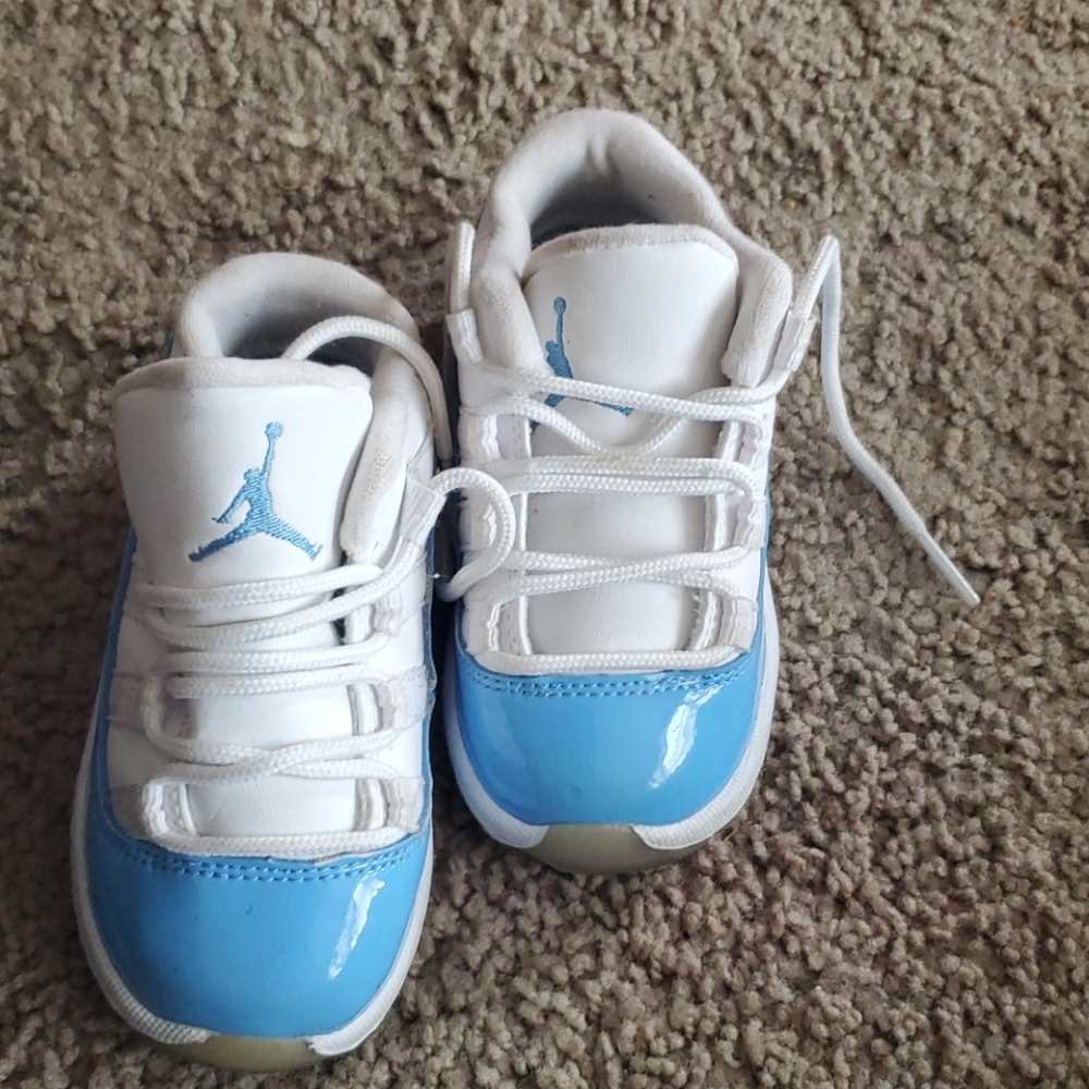 Kids sneakers